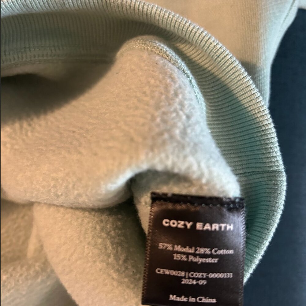 Cozy Earth City Scape Sweatshirt Size M - Picture 5 of 7